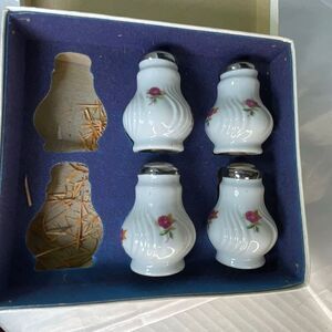 Two pair VTG Royal Albert Lavender Rose bone China Salt n Pepper